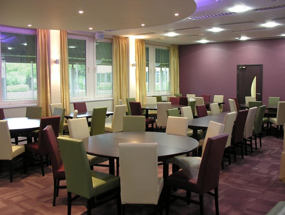 Kents Hill Park Training & Conference Centre Milton Keynes Exterior foto