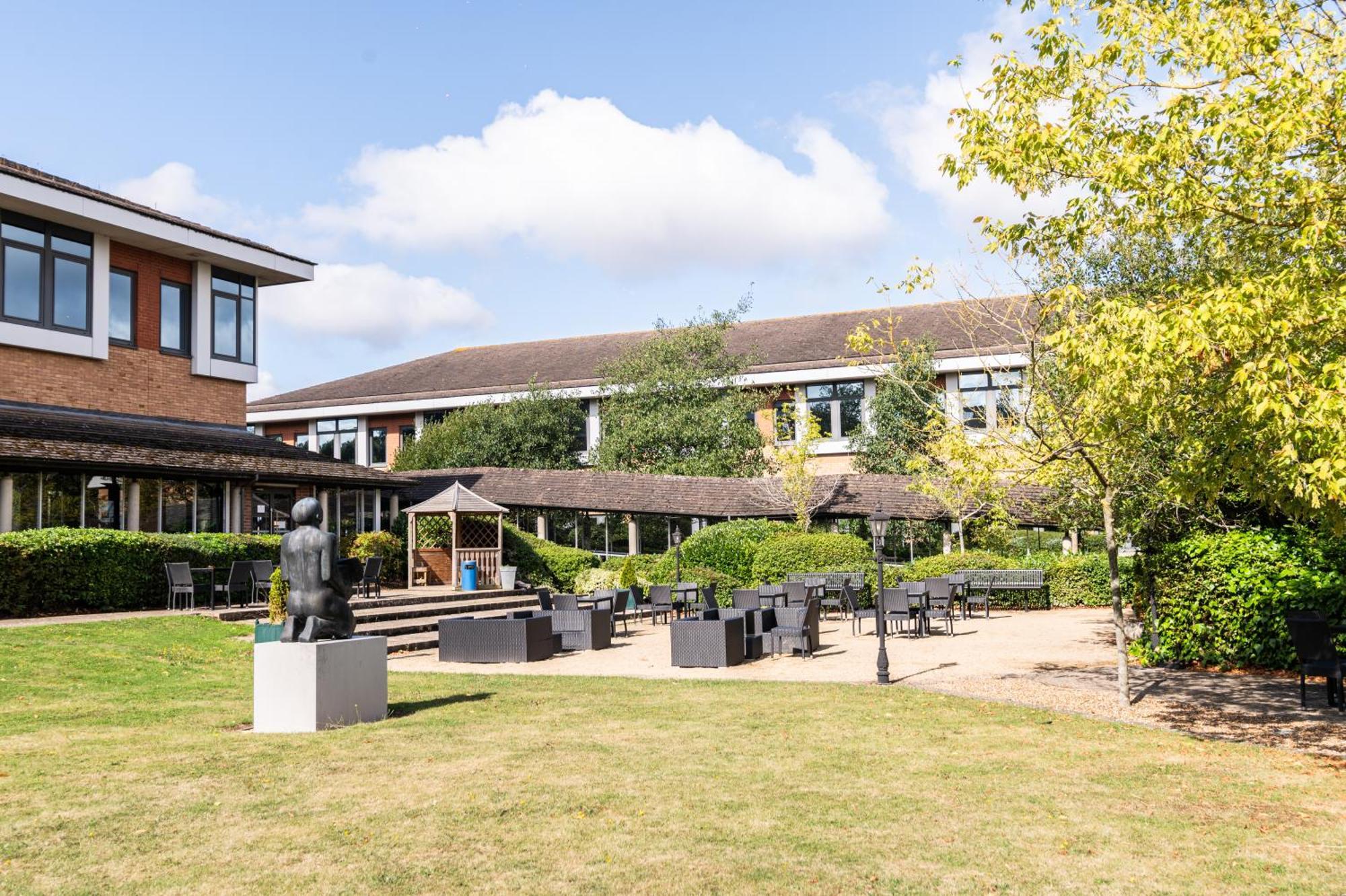 Kents Hill Park Training & Conference Centre Milton Keynes Exterior foto