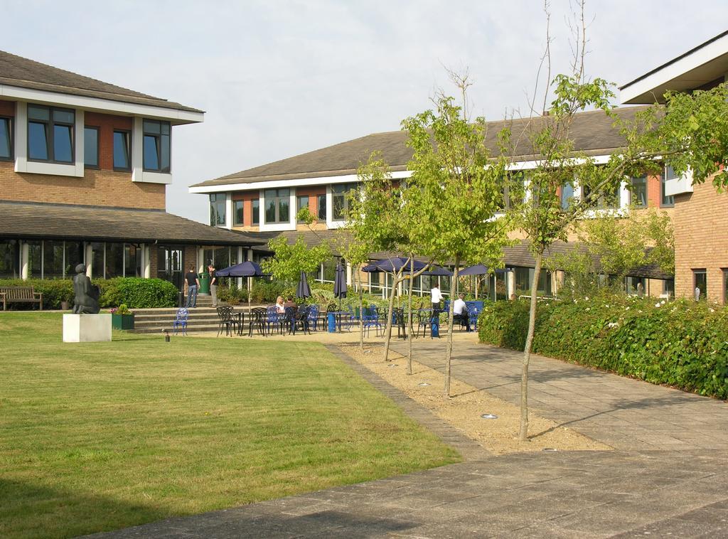 Kents Hill Park Training & Conference Centre Milton Keynes Exterior foto